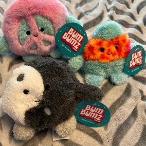 3pc NWT  bum bums plushies peace, yin yang, candy corn
